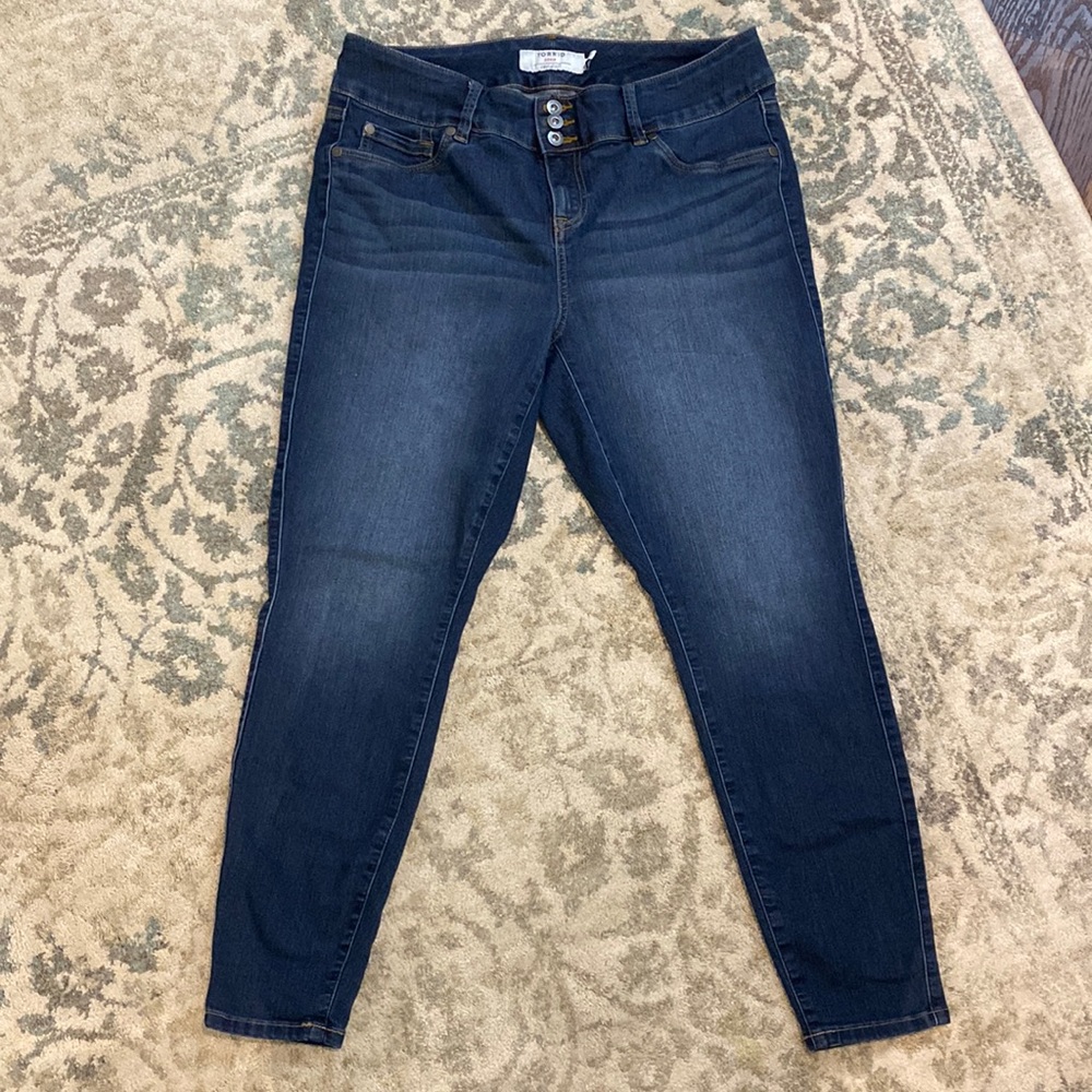 Torrid- skinny jeans / jeggings (worn 3x)
